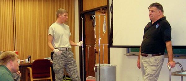 Dr. John Hagmann, right, teaches a course in treating battlefield trauma in this handout photograph taken around 2010 and released on June 17, 2015. - Sputnik International