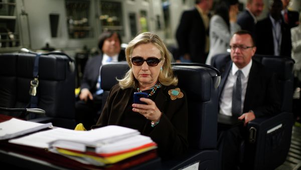 As Hillary Clinton tops the national polls among Democratic presidential hopefuls, she also leads the pack on Twitter - with the highest number of fake followers. - Sputnik International