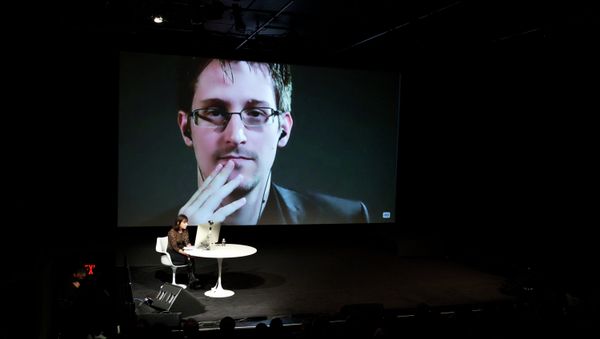 Edward Snowden talks with Jane Mayer via satellite at the 15th Annual New Yorker Festival on Saturday, Oct. 11, 2014 in New York Edward Snowden talks with Jane Mayer via satellite at the 15th Annual New Yorker Festival on Saturday, Oct. 11, 2014 in New York - Sputnik International