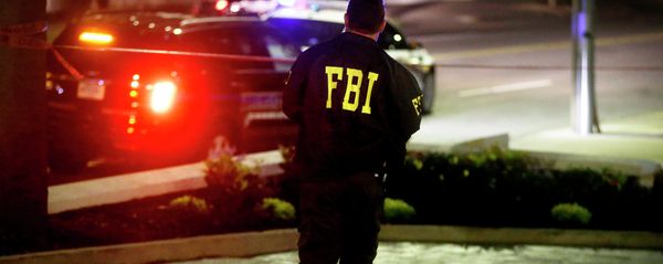 An FBI agent walks across the street from the Emanuel AME Church following a shooting Wednesday, June 17, 2015, in Charleston, S.C. - Sputnik International