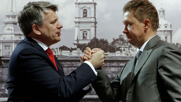 The chief executive officer of Shell concern Ben van Berden (at the left) and the chairman of the board, the vice-chairman of board of directors of JSC Gazprom Alexey Miller after signing of the memorandum - a road map about the third technological line of the Sakhalin-2 project - Sputnik International