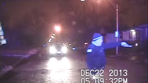 Chicago Cop Opens Fire Kids in Car Backing Away - Sputnik International