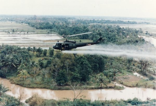 US Army helicopter sprays Agent Orange over Vietnamese fields. US Army helicopter sprays Agent Orange over Vietnamese fields. - Sputnik International