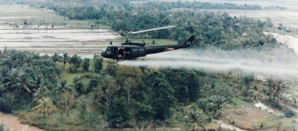US Army helicopter sprays Agent Orange over Vietnamese fields. US Army helicopter sprays Agent Orange over Vietnamese fields. - Sputnik International