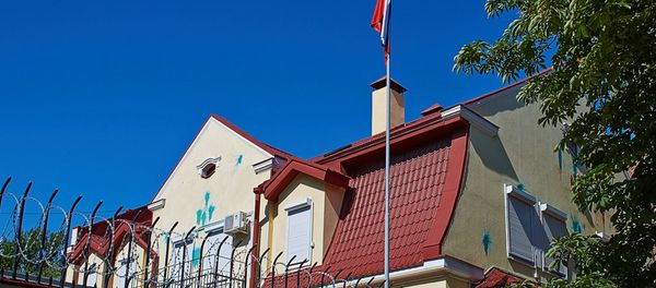 Russian Consulate in Kharkiv damaged by Hromadska Varta activists Russian Consulate in Kharkiv damaged by Hromadska Varta activists - Sputnik International