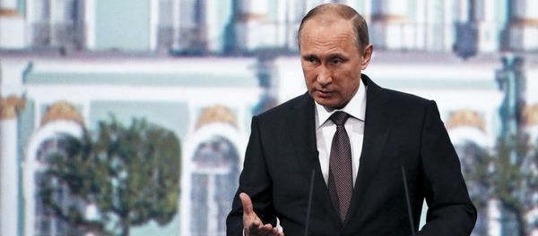 Russian President Vladimir Putin speaks during a session of the St. Petersburg International Economic Forum 2015 (SPIEF 2015) in St. Petersburg, Russia - Sputnik International