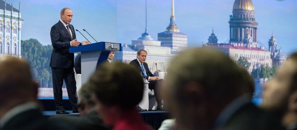 Russian President Vladimir Putin speaks during a session of the St. Petersburg International Economic Forum 2015 - Sputnik International