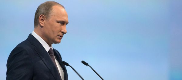 Russian President Vladimir Putin speaks during a session of the St. Petersburg International Economic Forum 2015 - Sputnik International