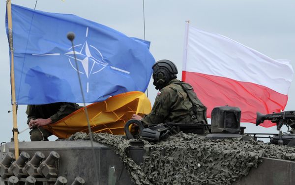 Polish Army soldiers check their tank after the NATO Noble Jump exercise on a training range near Swietoszow Zagan, Poland, Thursday, June 18, 2015 Polish Army soldiers check their tank after the NATO Noble Jump exercise on a training range near Swietoszow Zagan, Poland, Thursday, June 18, 2015 - Sputnik International
