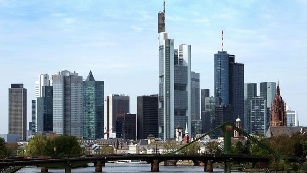 Leaders of many German businesses are against EU anti-Russian sanctions, as the EU itself suffers from their consequences, said Heinz Hermann Thiele, Chairman of German company Knorr-Bremse. - Sputnik International