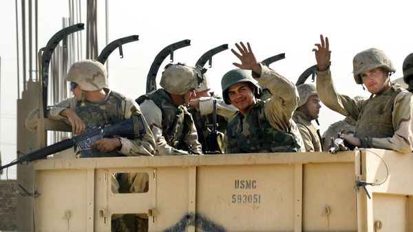 US Marines wave goodbye as they leave the military headquarters in Najaf in central Iraq, 23 September 2003 US Marines wave goodbye as they leave the military headquarters in Najaf in central Iraq, 23 September 2003 - Sputnik International