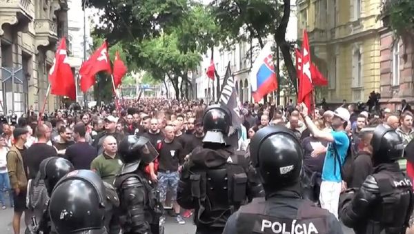 Police arrested at least 140 people at a major demonstration in Slovakia’s capital, Bratislava, where thousands of right-wing protesters gathered to rally against the inflow of migrants from Africa and the Middle East, RT reports, citing local media - Sputnik International