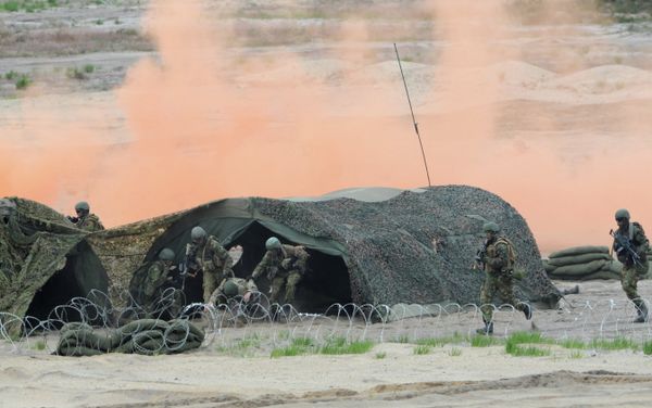 Soldiers take part in the NATO Noble Jump exercise on a training range near Swietoszow Zagan, Poland, Thursday, June 18, 2015 Soldiers take part in the NATO Noble Jump exercise on a training range near Swietoszow Zagan, Poland, Thursday, June 18, 2015 - Sputnik International