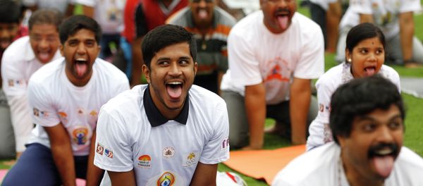 Indians perform yoga at an event to celebrate the International Yoga Day - Sputnik International