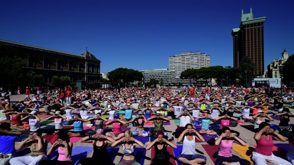 Participants take part in a mass yoga session to mark International Yoga Day at Colon square in Madrid on June 21, 2015 Participants take part in a mass yoga session to mark International Yoga Day at Colon square in Madrid on June 21, 2015 - Sputnik International