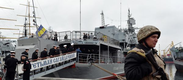 An Ukrainian sailor stands guard in front of frigate Hetman Sahaydachniy (U130), flagship of Ukrainian Navy in southern Ukrainian city Odessa (File) An Ukrainian sailor stands guard in front of frigate Hetman Sahaydachniy (U130), flagship of Ukrainian Navy in southern Ukrainian city Odessa (File) - Sputnik International