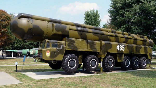 The RT-21M Pioneer missile and launcher on display in Kiev. The missiles were destroyed in accordance with the Intermediate-Range Nuclear Forces Treaty. - Sputnik International