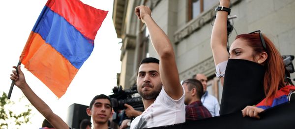 A demonstrator waves an Armenian flag A demonstrator waves an Armenian flag - Sputnik International