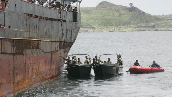 Philippine Coast Guard and Police Maritime unit. - Sputnik International