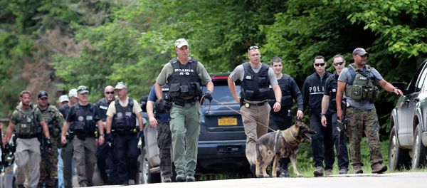 Boxers or Briefs? Underwear, DNA Found in Search for Fugitive NY Murderers - Sputnik International