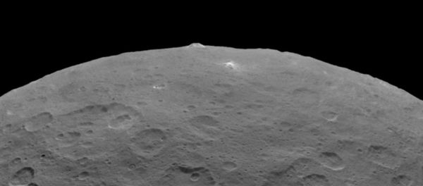 NASA's Dawn probe has taken some more stunning photos of the dwarf planet revealing an inexplicably large pyramid-shaped mountain as well as closer looks at the mysterious bright spots that pepper its surface. NASA's Dawn probe has taken some more stunning photos of the dwarf planet revealing an inexplicably large pyramid-shaped mountain as well as closer looks at the mysterious bright spots that pepper its surface. - Sputnik International