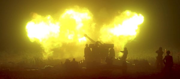 A night drill of ground artillery sub-units is seen in this undated photo released by North Korea's Korean Central News Agency (KCNA) on June 16, 2015 - Sputnik International