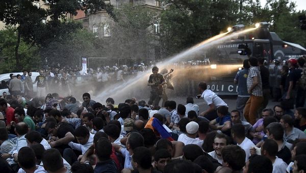 Dispersal of peaceful meeting by security officers in Yerevan Dispersal of peaceful meeting by security officers in Yerevan - Sputnik International