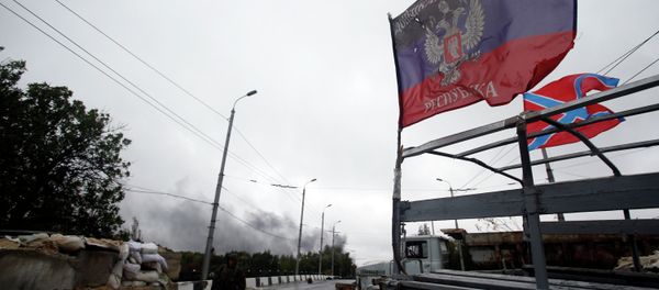 Donetsk People's Republic self-defense forces guards checkpoint in the town of Donetsk, eastern Ukraine, Wednesday, Sept. 24, 2014 Donetsk People's Republic self-defense forces guards checkpoint in the town of Donetsk, eastern Ukraine, Wednesday, Sept. 24, 2014 - Sputnik International