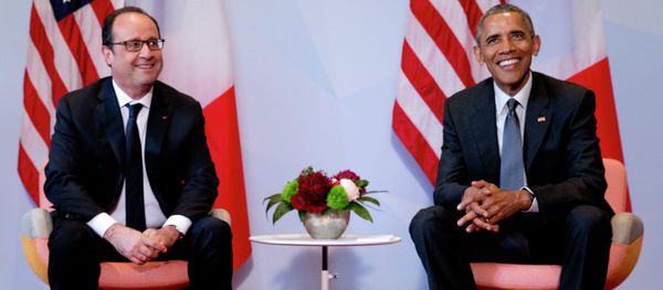US President Barack Obama, right, and French President Francois Hollande pose for a photograph prior to a bilateral meeting during the G-7 summit in Schloss Elmau hotel near Garmisch-Partenkirchen, southern Germany, Monday, June 8, 2015. US President Barack Obama, right, and French President Francois Hollande pose for a photograph prior to a bilateral meeting during the G-7 summit in Schloss Elmau hotel near Garmisch-Partenkirchen, southern Germany, Monday, June 8, 2015. - Sputnik International