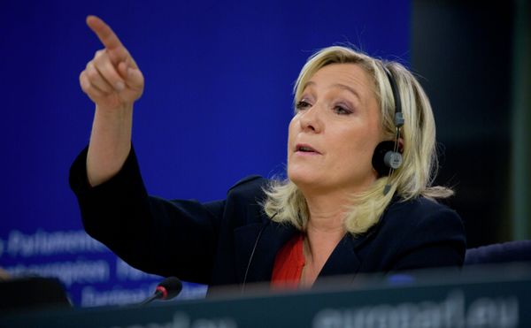 I'll be Madame Frexit if the European Union doesn't give us back our monetary, legislative, territorial and budget sovereignty. I'll be Madame Frexit if the European Union doesn't give us back our monetary, legislative, territorial and budget sovereignty. - Sputnik International