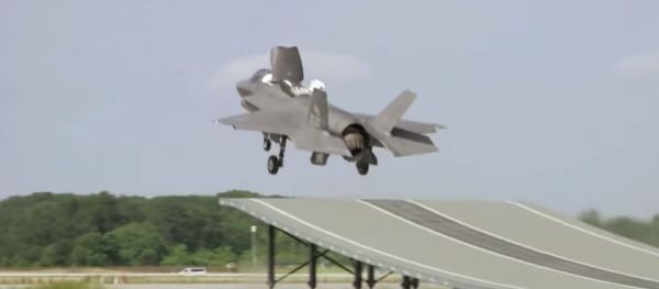 The US military has begun testing the ski jump take-offs for the F-35 fighter jet variant that is nearing initial operating capability for use by the US Marines. - Sputnik International