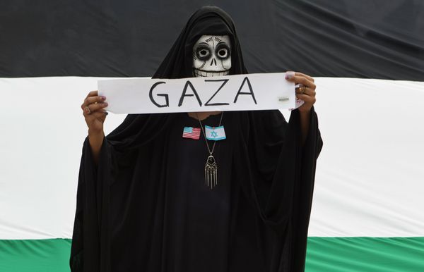 A protester wears a skull face mask during a protest against Israel's military action in the Gaza Strip, in Mexico City, Saturday, Aug. 9, 2014. - Sputnik International