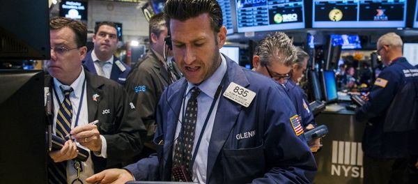 A trader works on the floor of the New York Stock Exchange shortly after the opening bell in New York, June 24, 2015 - Sputnik International