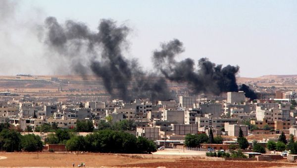 Smoke billow from the Syrian town of Kobane, as seen from the Turkish side of the border in Suruc in Sanliurfa province on June 25, 2015. Turkey denied baseless claims that Islamic State (IS) militants reentered the Syrian town of Kobane through the Turkish border crossing to detonate a suicide bomb, Smoke billow from the Syrian town of Kobane, as seen from the Turkish side of the border in Suruc in Sanliurfa province on June 25, 2015. Turkey denied baseless claims that Islamic State (IS) militants reentered the Syrian town of Kobane through the Turkish border crossing to detonate a suicide bomb, - Sputnik International