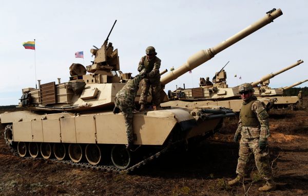 U.S. soldiers from the 2nd Battalion, 1st Brigade Combat Team, 3rd Infantry Division at the M1A2 Abrams battle tank during a military exercise at the Gaiziunu Training Range in Pabrade some 60km.(38 miles) north of the capital Vilnius, Lithuania, Thursday, April 9, 2015 U.S. soldiers from the 2nd Battalion, 1st Brigade Combat Team, 3rd Infantry Division at the M1A2 Abrams battle tank during a military exercise at the Gaiziunu Training Range in Pabrade some 60km.(38 miles) north of the capital Vilnius, Lithuania, Thursday, April 9, 2015 - Sputnik International