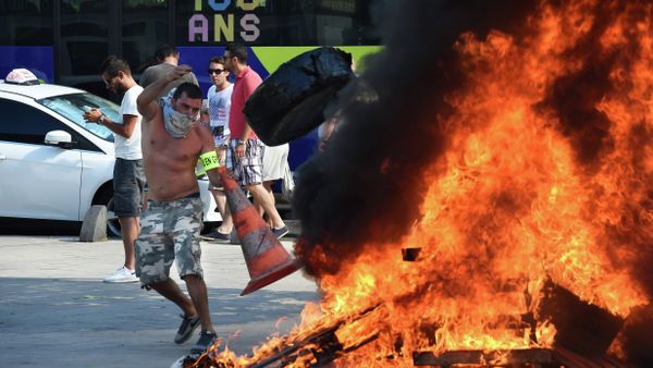 French Taxi drivers protest in the southern city of Marseille on June 25, 2015 as they demonstrate against UberPOP. - Sputnik International