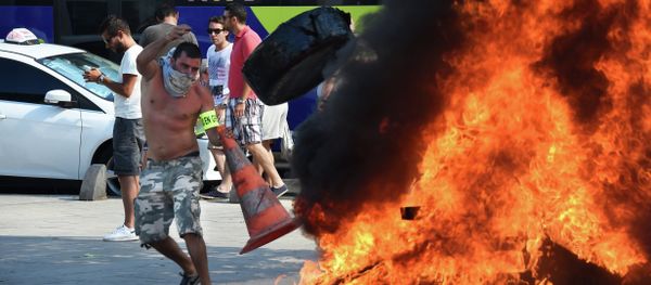 French Taxi drivers protest in the southern city of Marseille on June 25, 2015 as they demonstrate against UberPOP. French Taxi drivers protest in the southern city of Marseille on June 25, 2015 as they demonstrate against UberPOP. - Sputnik International