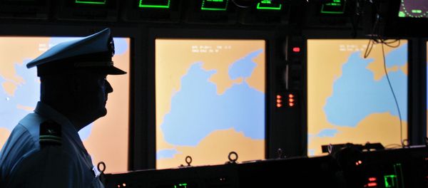 A US Navy officer, name not available, looks on at the weapons control deck of the USS Monterey in the Black Sea port of Constanta, Romania, Tuesday, June 7, 2011 - Sputnik International
