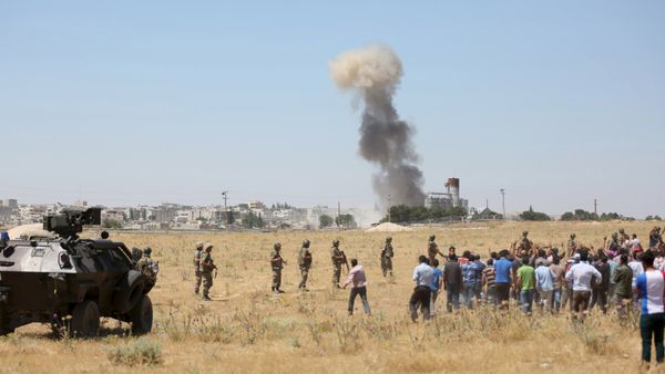 Smoke rises in the Syrian town of Kobani as seen from the Turkish border town of Suruc in Sanliurfa province, Turkey, June 25, 2015 Smoke rises in the Syrian town of Kobani as seen from the Turkish border town of Suruc in Sanliurfa province, Turkey, June 25, 2015 - Sputnik International