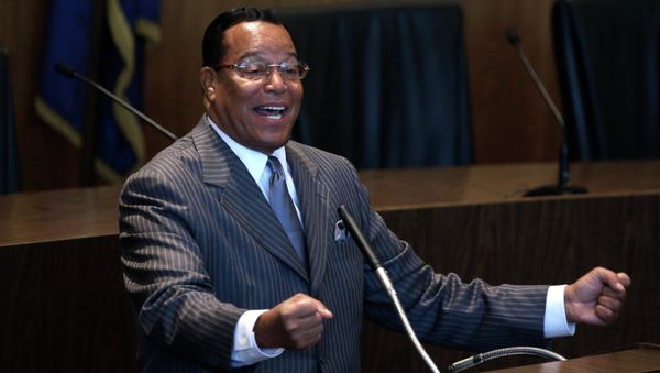 Nation of Islam leader Louis Farrakhan denounced the American flag as a symbol of racial violence Wednesday as he jumped into the debate over the use of the Confederate flag. - Sputnik International
