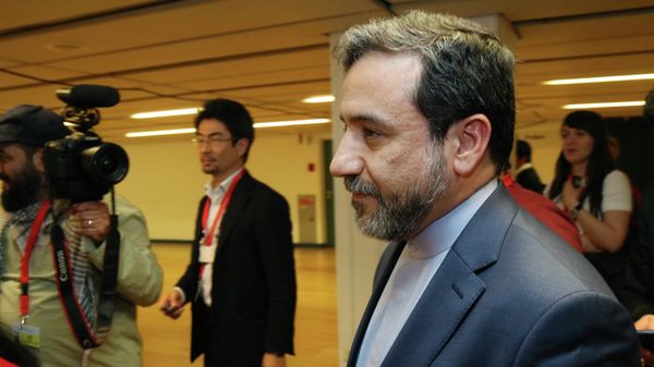 Iran's deputy Foreign Minister Abbas Araghchi arrives for a press briefing for Iranian journalists after the closed-door nuclear talks at the International Center in Vienna, Austria, Friday, May 16, 2014 Iran's deputy Foreign Minister Abbas Araghchi arrives for a press briefing for Iranian journalists after the closed-door nuclear talks at the International Center in Vienna, Austria, Friday, May 16, 2014 - Sputnik International
