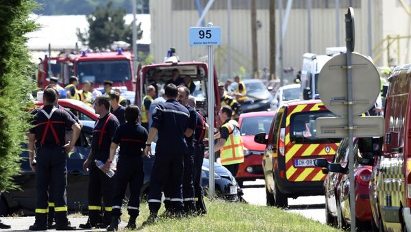 French police and firefighters gather at the entrance of the Air Products company in Saint-Quentin-Fallavier, near Lyon, central eastern France, on June 26, 2015 French police and firefighters gather at the entrance of the Air Products company in Saint-Quentin-Fallavier, near Lyon, central eastern France, on June 26, 2015 - Sputnik International