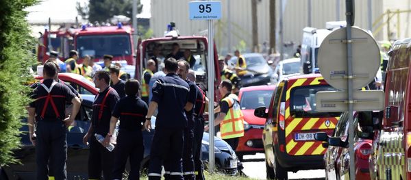 French police and firefighters gather at the entrance of the Air Products company in Saint-Quentin-Fallavier, near Lyon, central eastern France, on June 26, 2015 French police and firefighters gather at the entrance of the Air Products company in Saint-Quentin-Fallavier, near Lyon, central eastern France, on June 26, 2015 - Sputnik International