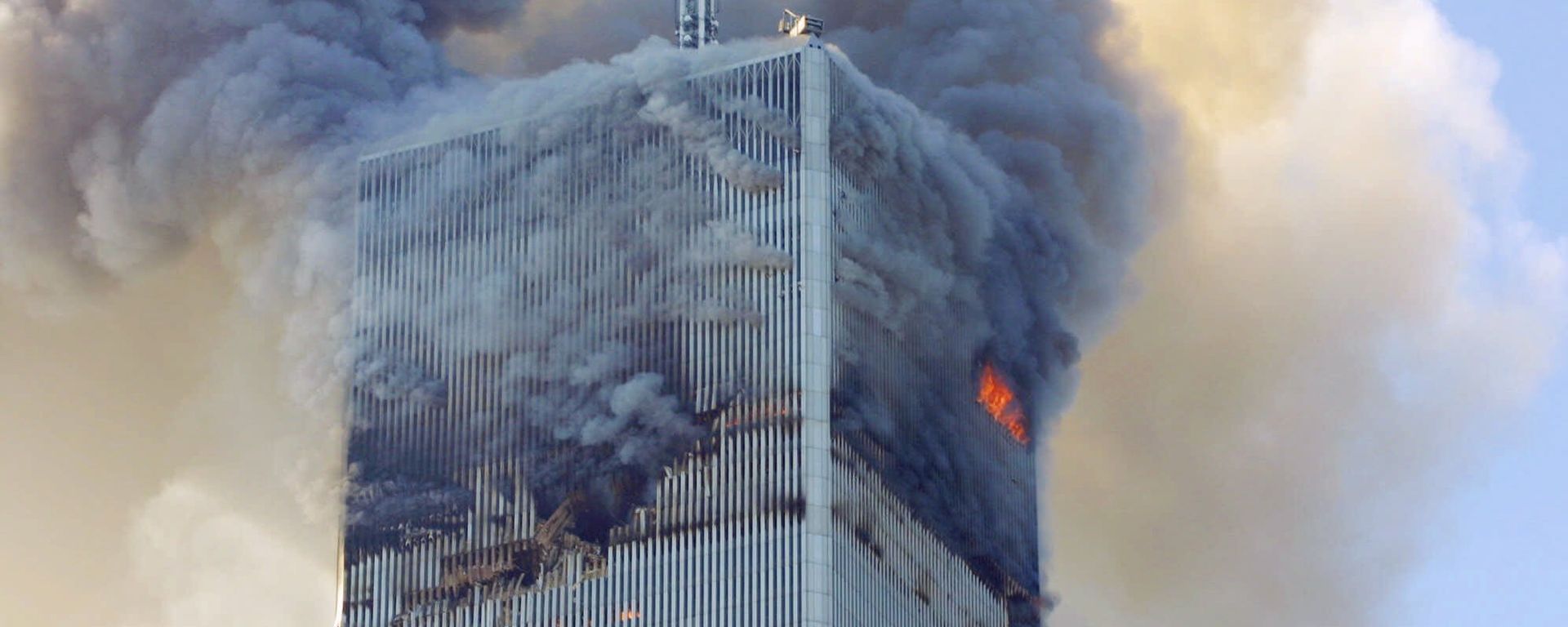 Fire and smoke billows from the north tower of New York's World Trade Center Tuesday Sept. 11, 2001 after terrorists crashed two hijacked airliners into the World Trade Center and brought down the twin 110-story towers. Fire and smoke billows from the north tower of New York's World Trade Center Tuesday Sept. 11, 2001 after terrorists crashed two hijacked airliners into the World Trade Center and brought down the twin 110-story towers. - Sputnik International, 1920, 08.01.2022