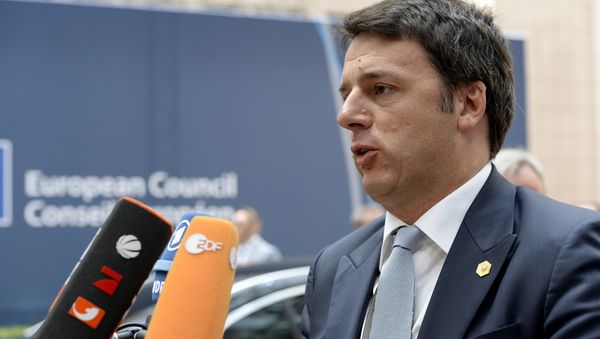 Italian Prime Minister Matteo Renzi speaks with journalists as he arrives for day two of an EU summit at the EU Headquarters in Brussels on June 26, 2015 - Sputnik International