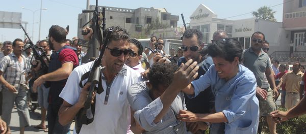 Police officers control the crowd (rear) while surrounding a man (front C) suspected to be involved in opening fire on a beachside hotel in Sousse, Tunisia, as a woman reacts(R), June 26, 2015 Police officers control the crowd (rear) while surrounding a man (front C) suspected to be involved in opening fire on a beachside hotel in Sousse, Tunisia, as a woman reacts(R), June 26, 2015 - Sputnik International
