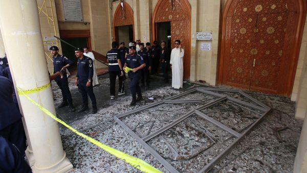 Kuwaiti security forces gather outside the Shiite Al-Imam al-Sadeq mosque after it was targeted by a suicide bombing during Friday prayers on June 26, 2015, in Kuwait City Kuwaiti security forces gather outside the Shiite Al-Imam al-Sadeq mosque after it was targeted by a suicide bombing during Friday prayers on June 26, 2015, in Kuwait City - Sputnik International