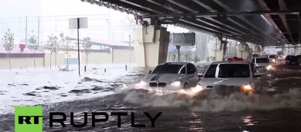 Russia: Sochi's drivers tackle the floods Russia: Sochi's drivers tackle the floods - Sputnik International