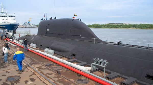 Multirole Yasen K-560 Severodvinsk submarine by the pier of the Sevmash shipyard in Severodvinsk Multirole Yasen K-560 Severodvinsk submarine by the pier of the Sevmash shipyard in Severodvinsk - Sputnik International