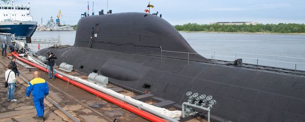 Multirole Yasen K-560 Severodvinsk submarine by the pier of the Sevmash shipyard in Severodvinsk Multirole Yasen K-560 Severodvinsk submarine by the pier of the Sevmash shipyard in Severodvinsk - Sputnik International